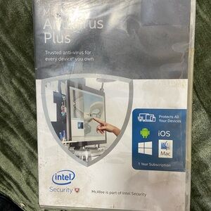 Antivirus Plus - White/Grey